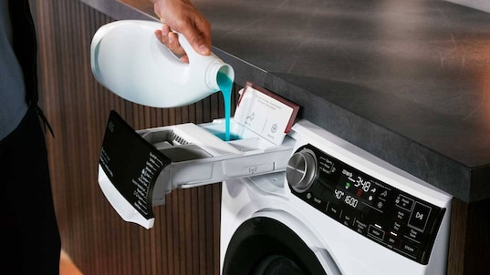 Dispensing washing detergent in WM