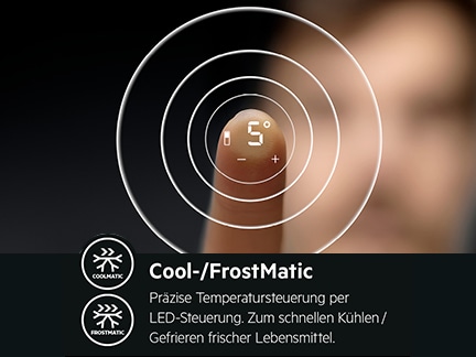 Finger tippt auf digitale Temperaturanzeige mit Kühlfunktion.